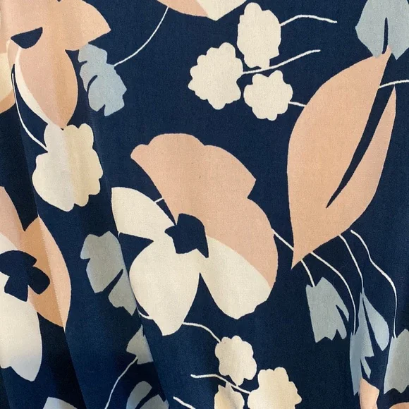 Floral flutter sleeve maternity dress - Picture 5 of 7